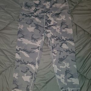 Zyia Forest Camo Luxe Hi-Rise Capri 20"